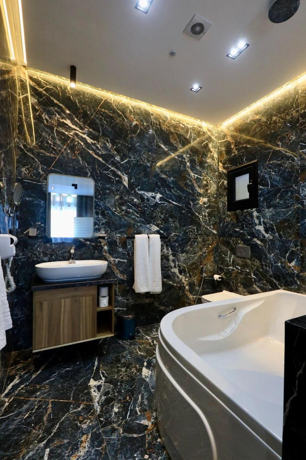 Farida Habu Palace Hotel Луксор Экстерьер фото